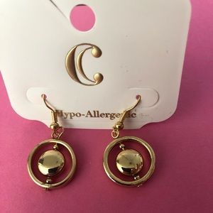 ☀️ Charming Charlie gold drop ear. With free gift!